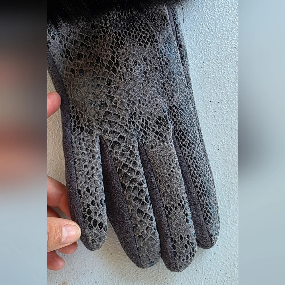 Chic Black and Gray Snake Print Gloves